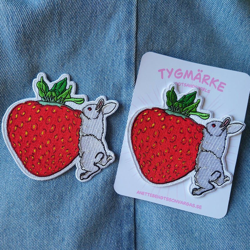 Tygmärke - Jordgubbe med kanin