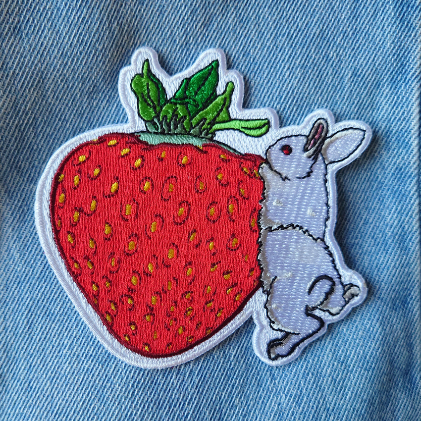 Tygmärke - Jordgubbe med kanin